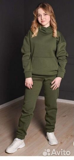 Женский спортивный костюм