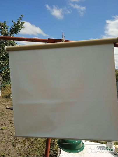 Экран для проектора рулонный