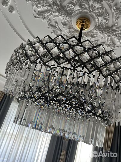 Продам люстру