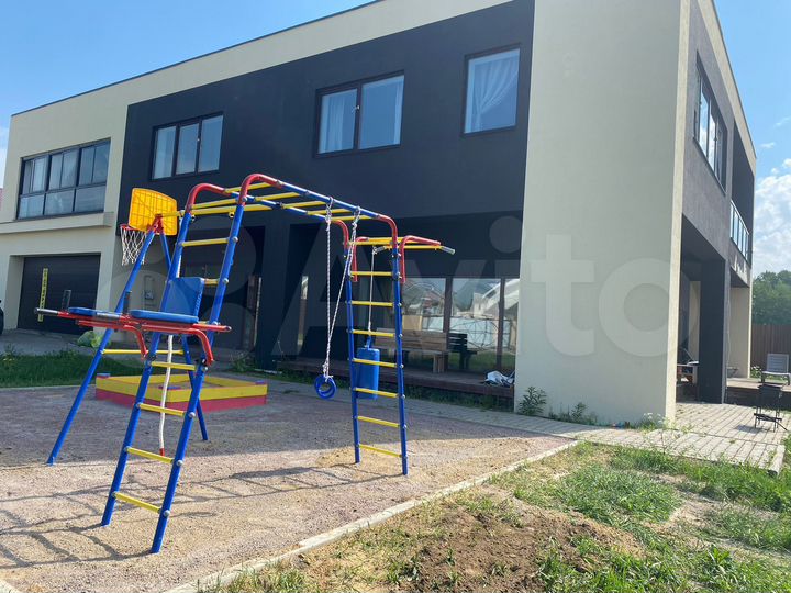 Коттедж 480 м² на участке 12 сот.