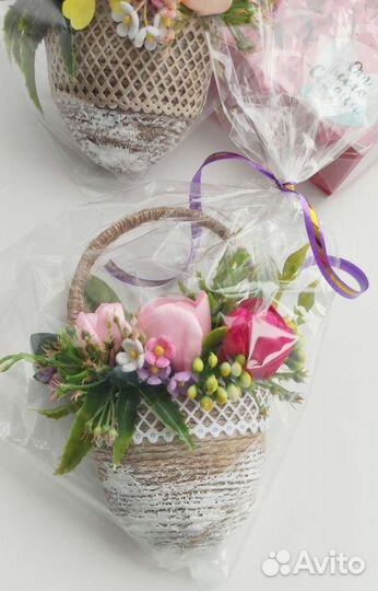 Корзина с тюльпанами.Магнит.Подарок на 8 марта