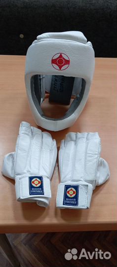 Шлем и перчатки для каратэ