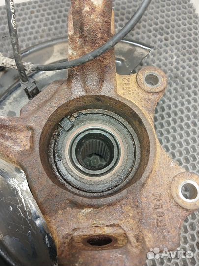 Поворотный кулак левый Renault Duster