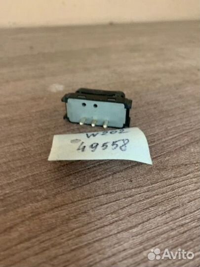 Кнопка регулировки подголовника Mercedes Benz W202