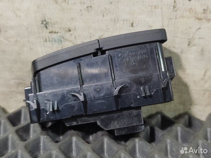 Кнопка центрального замка передняя правая