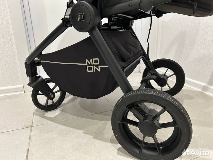 Коляска прогулочная Moon Resea