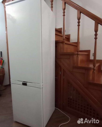 Холодильник ariston