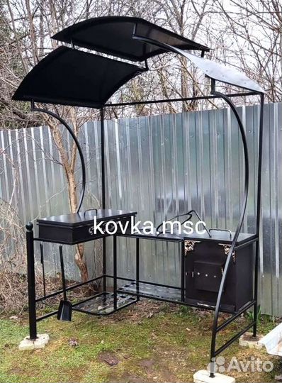 Мангал с крышей