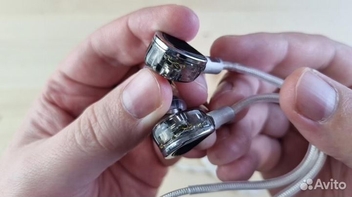 TRN Jaws - техничные гибридные наушники