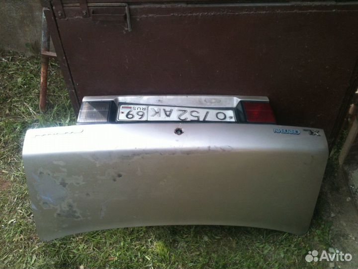 Тойота Карина 2 1990г. Крышка багажника с фонарями