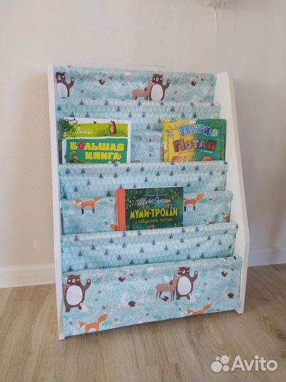 Детская книжная полка монтессори