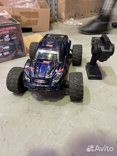 Радиоуправляемая машина монстр