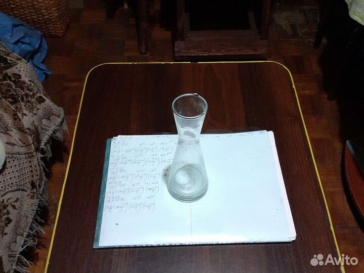 Стеклянная вазочка