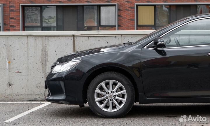 Аренда Toyota Camry XV50 рестайлинг (2014—2017) от одной минуты в Москве