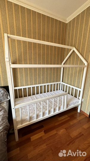 Кровать домик с матрасом