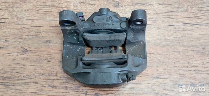 Суппорт задний правый Volkswagen Touareg (7L) 3.6