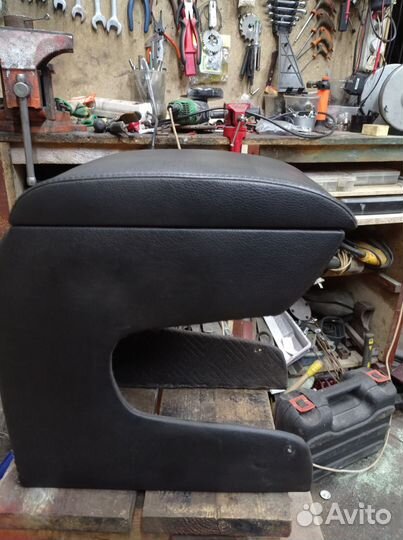 Подлокотник