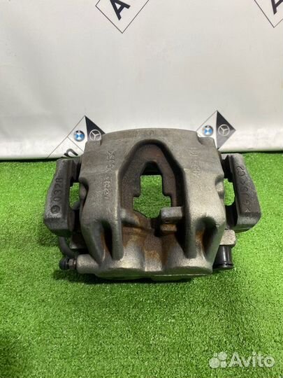 Суппорт тормозной передний правый Mercedes-Benz