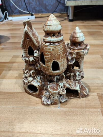 Замок для аквариума