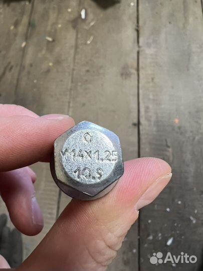 Колесные болты M14*1.25 10.9