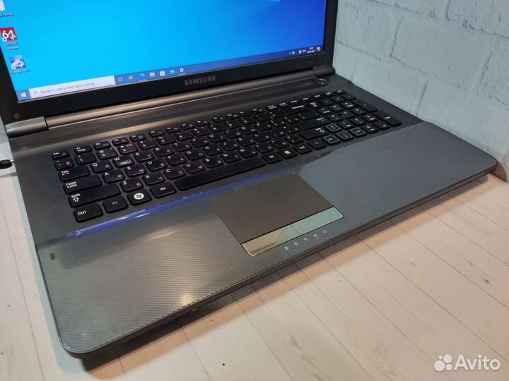 Большой Samsung 17.3 Core i5 2.9ггц/Озу 8гб/GT 520