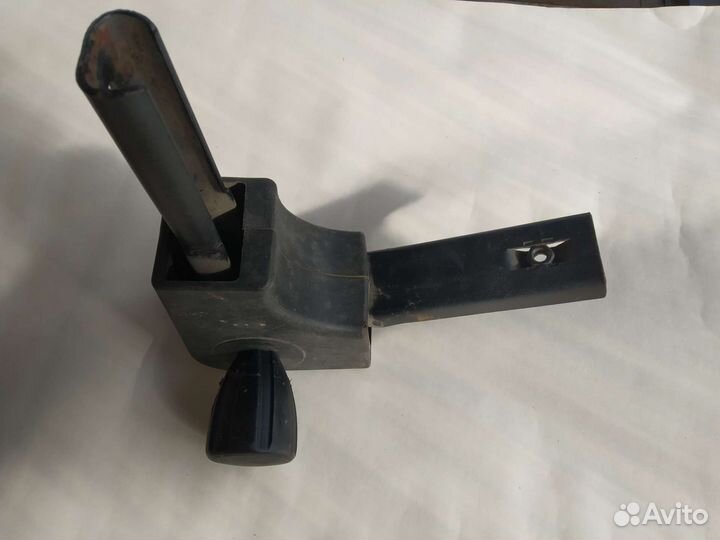 Механизм крепления спинки компьютерного кресла