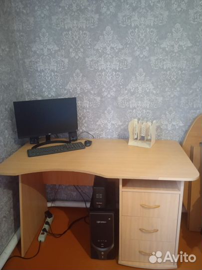 Письменный стол