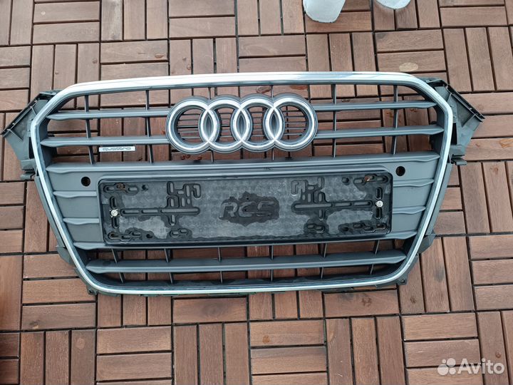 Решетка радиатора Audi A4 B8