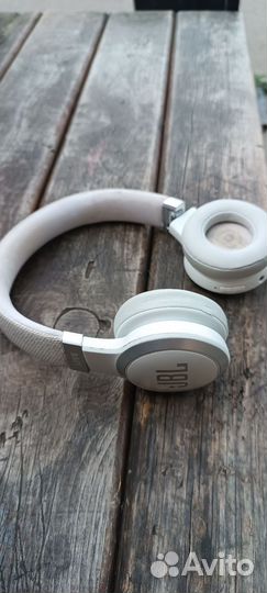 Беспроводные наушники jbl