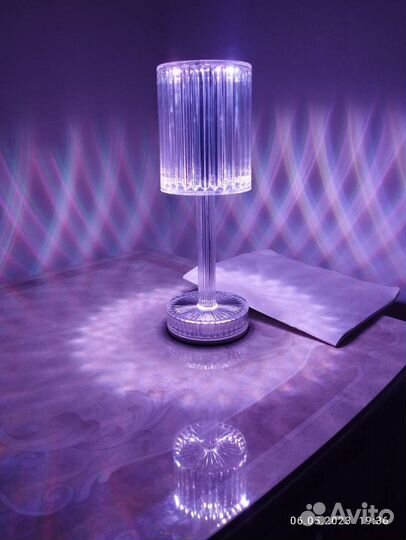 Светильник с разными цветами