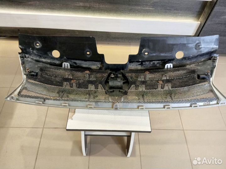 Решетка радиатора Renault Duster