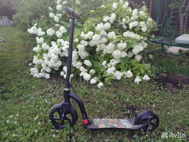 Самокат детский б/у. Высота 1 м. В отлич.остоянии