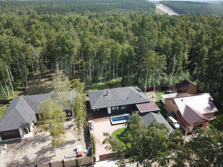 Коттедж 270 м² на участке 8 сот.