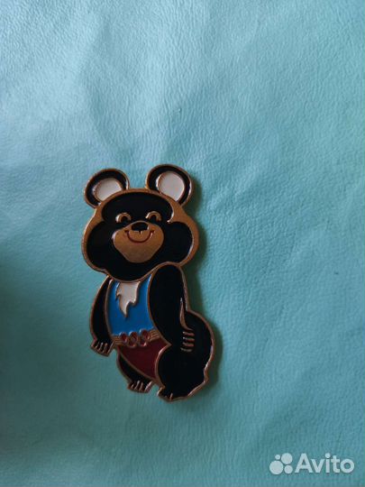 Значок Олимпийский мишка. Талисман Олимпиады 1980