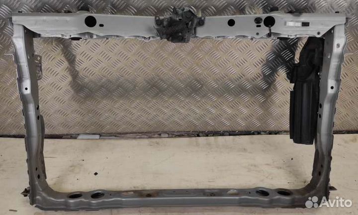 Рамка радиатора Toyota Prius ZVW30- 2ZR 2010