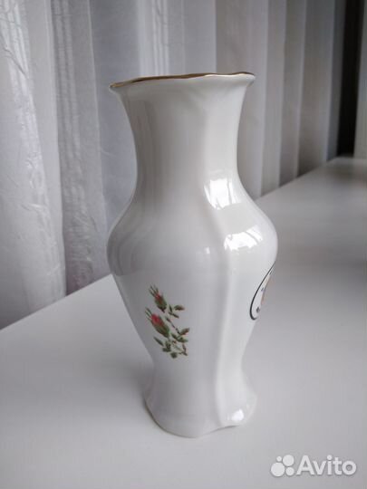 Фарфоровые вазы для цветов