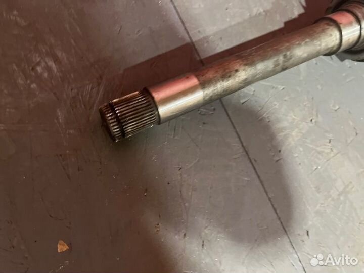 Полуось передняя правая (приводной вал, шрус)