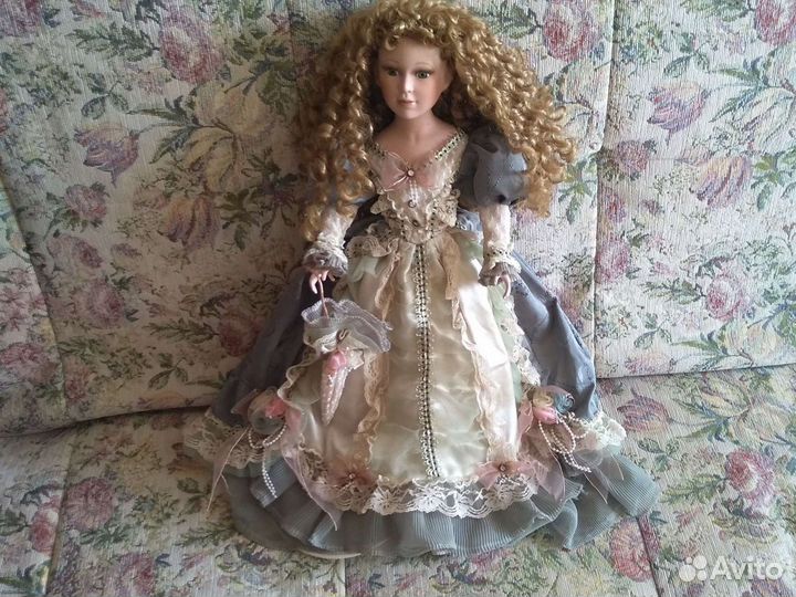 Кукла фарфоровая коллекционная