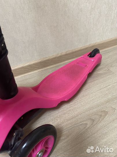 Самокат трехколесный