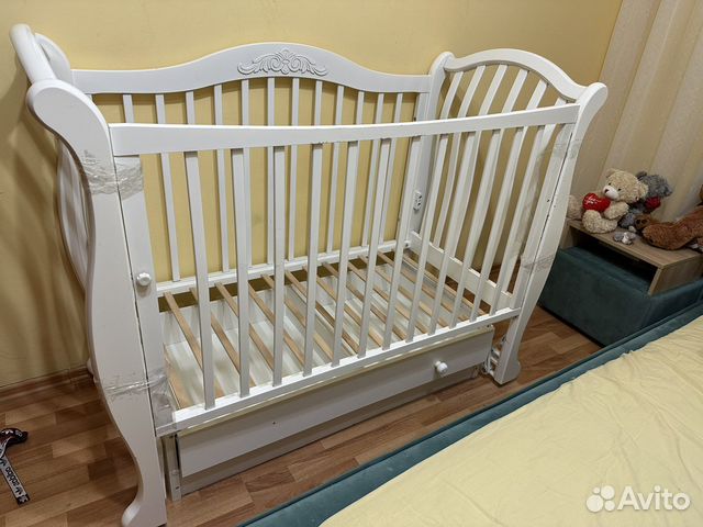 Детская кроватка с маятником и ящиком + матрас