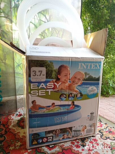 Большой надувной бассейн