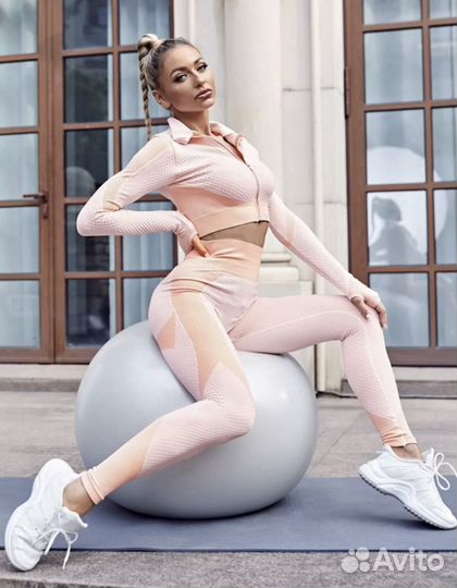 Костюм спортивный для фитнеса