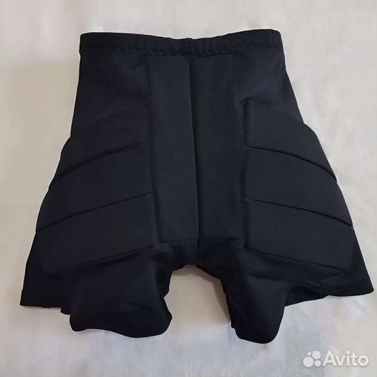 Защитные шорты для фигурного катания