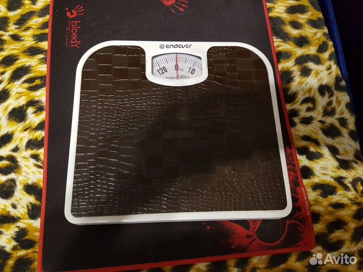 Напольные весы новые