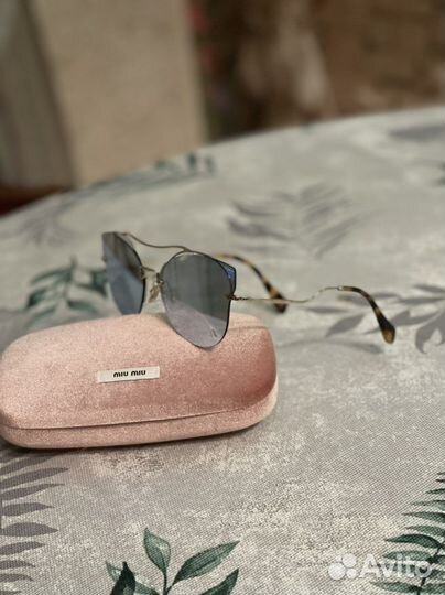 Солнцезащитные очки miu miu