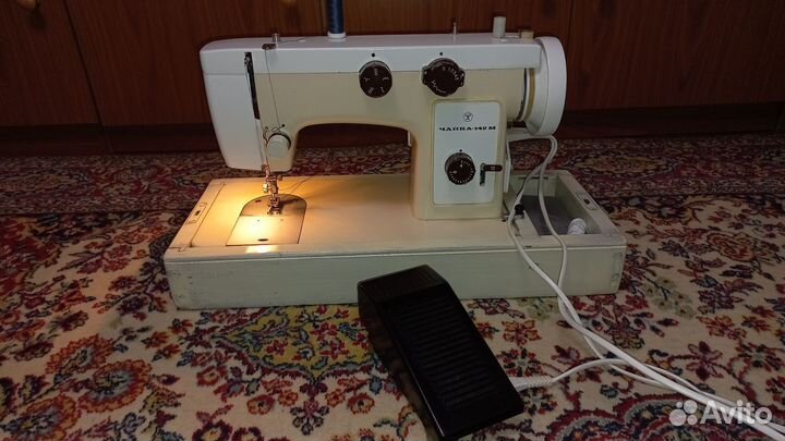 Швейная машина Чайка 142м