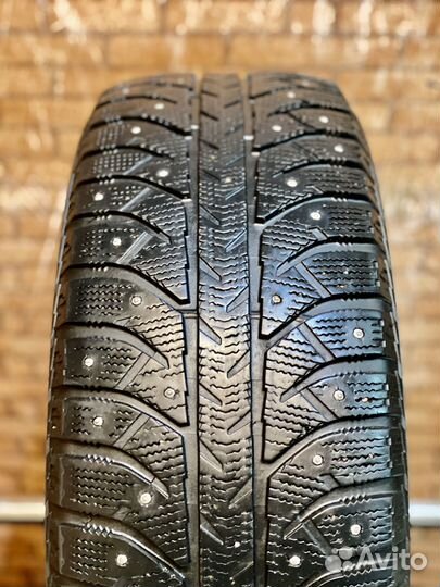 Bridgestone Ice Cruiser 7000 215/60 R16