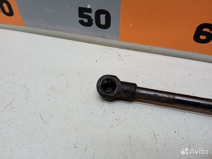 Амортизатор багажника Volkswagen Touareg 7LA 3.2