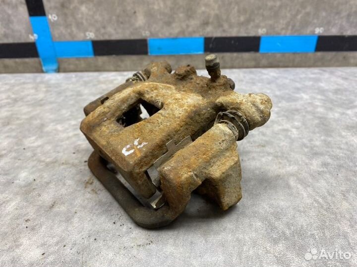 Суппорт задний правый Nissan Qashqai J10 2.0