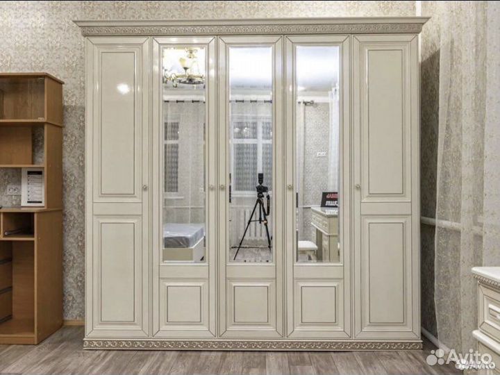 Спальный гарнитур